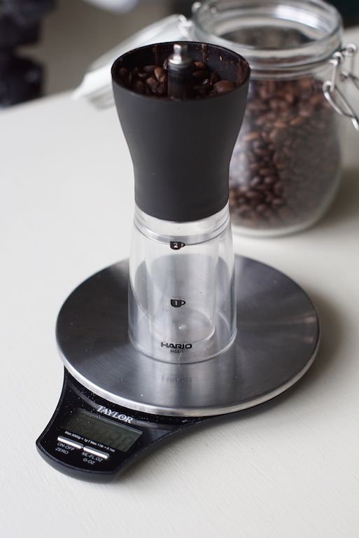measure coffee beans for vacuum coffee maker