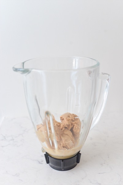 coffee milkshake in blender