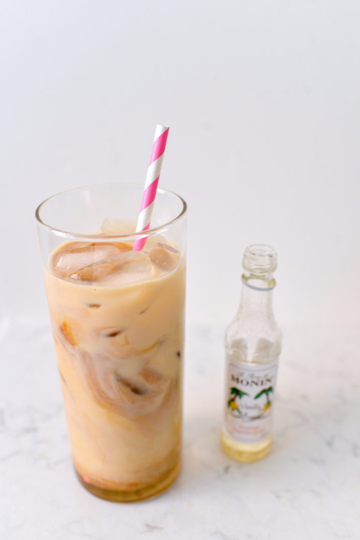 how to make an iced vanilla latte